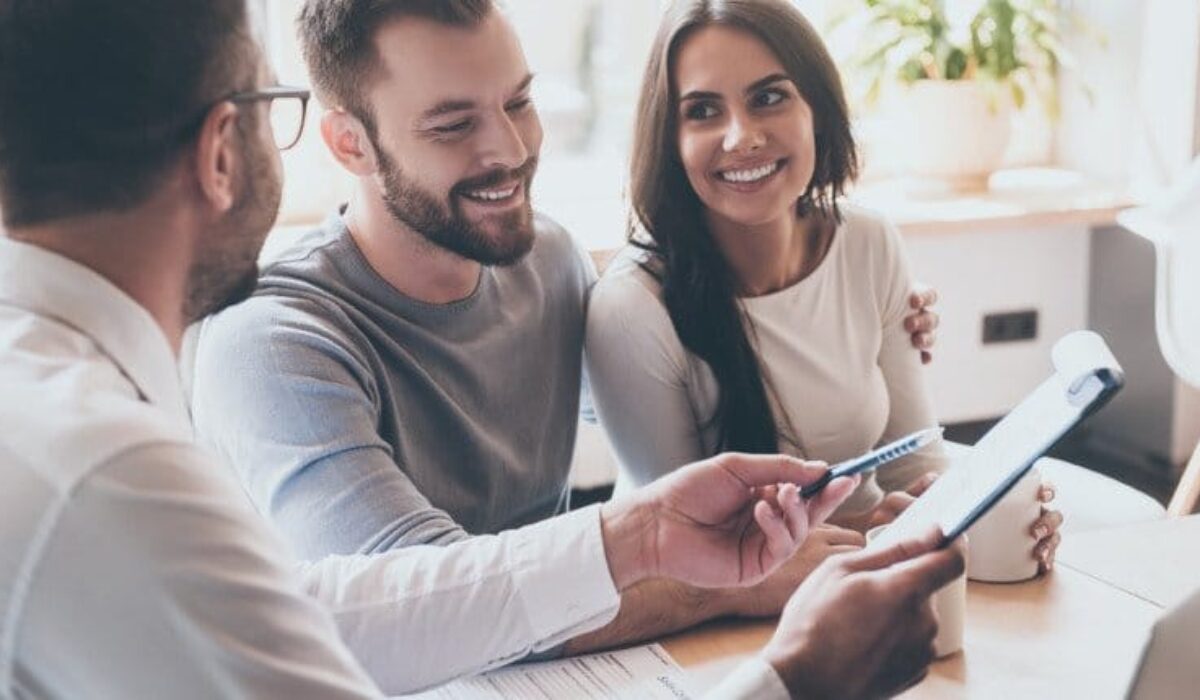 6-Reasons-Why-You-Should-Work-With-A-Seller’s-Agent-To-Sell-Your-Orange-County-Home-810x430